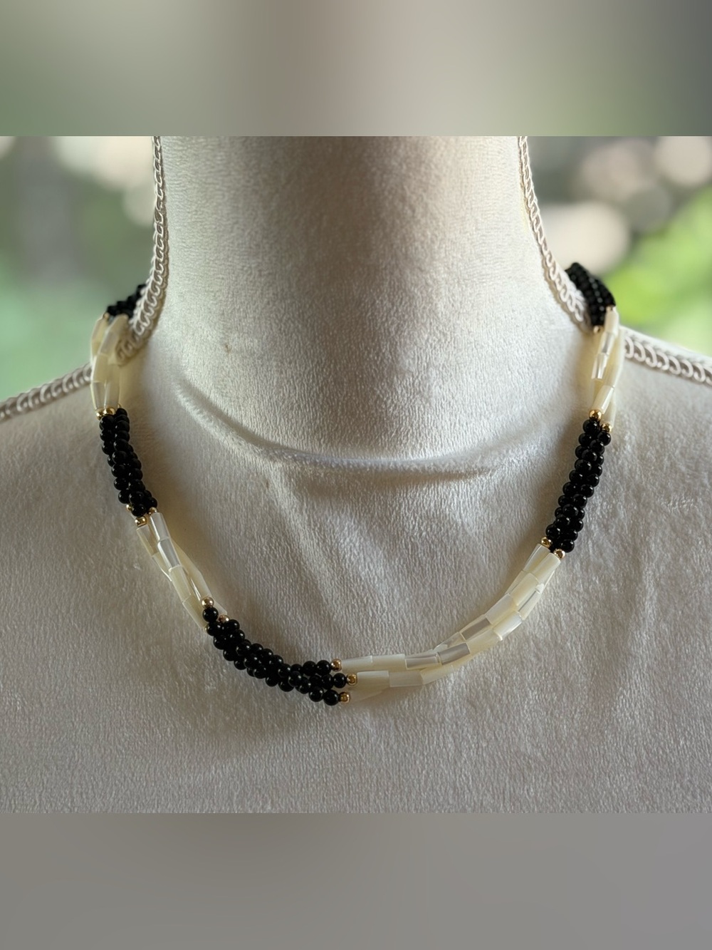 Black and White (Mother of Pearl) Women’s Necklace